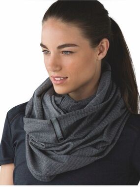 Lululemon Vinyasa Herringbone Snap Scarf Wrap Shawl Cardigan Infinity Scarf